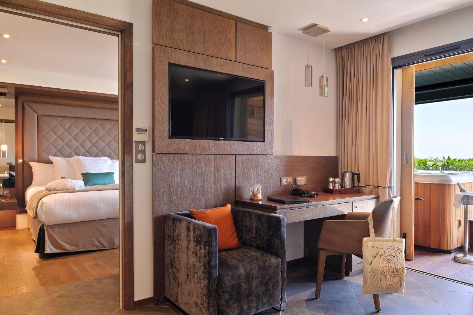 Grand espace de vie dans les suites de luxe à l'hôtel le Week end à Ajaccio