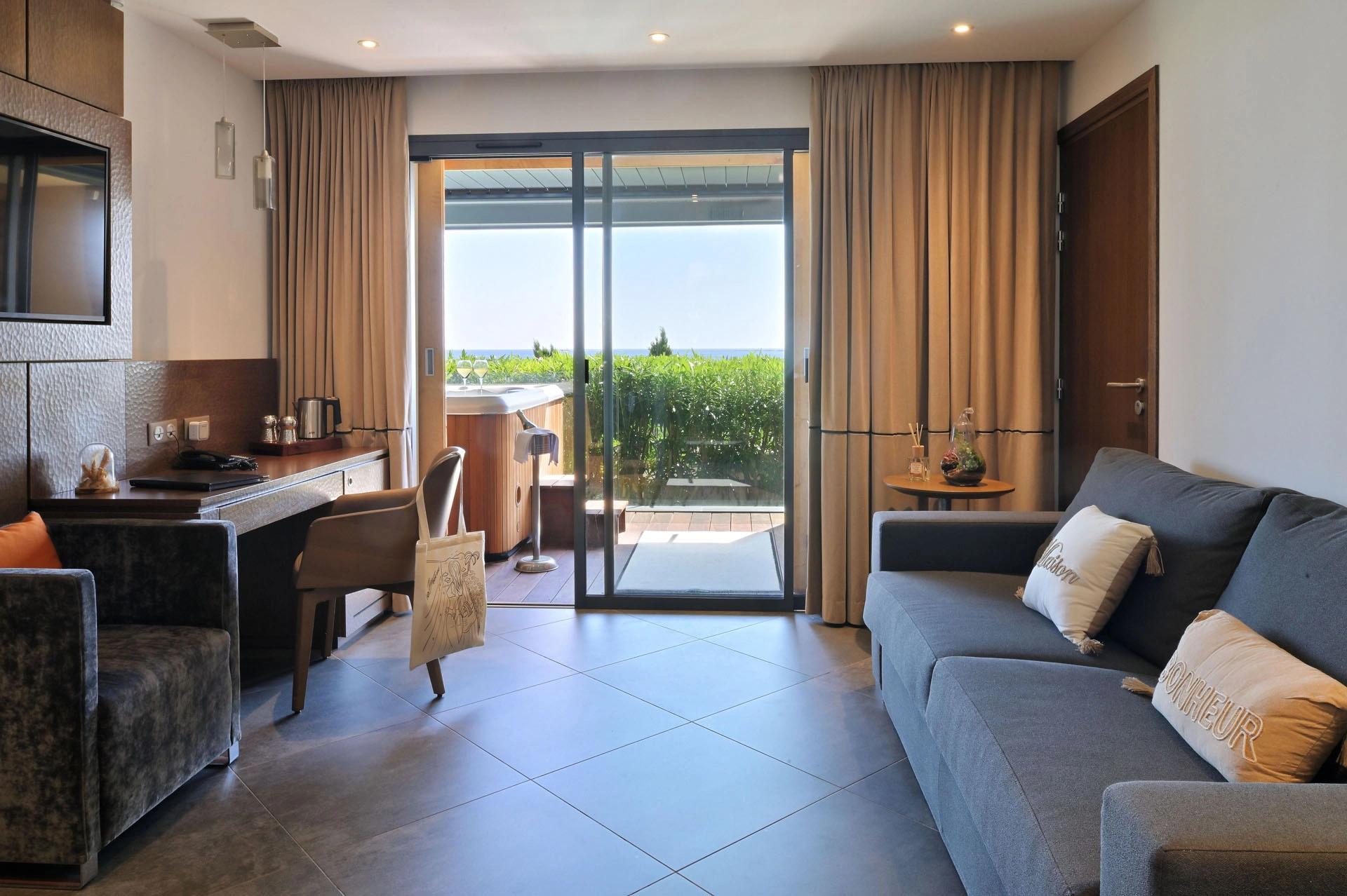 Suite de luxe avec vue mer à l'hôtel 4 étoiles à Ajaccio
