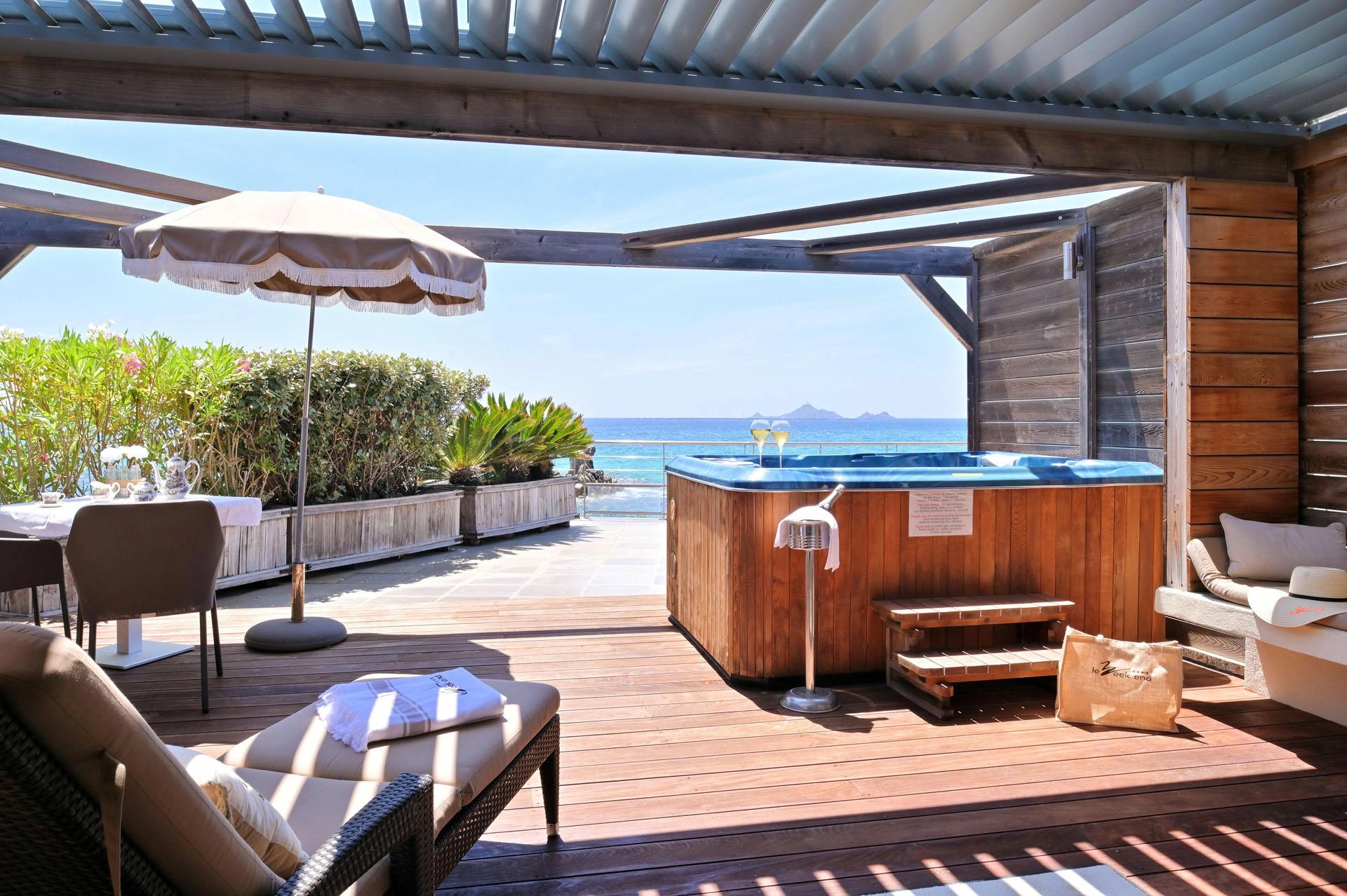 Suite luxe avec terrasse privée à l'hôtel 4 étoiles à Ajaccio